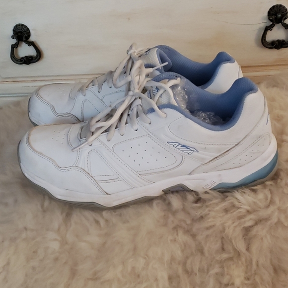 avia tennis shoes